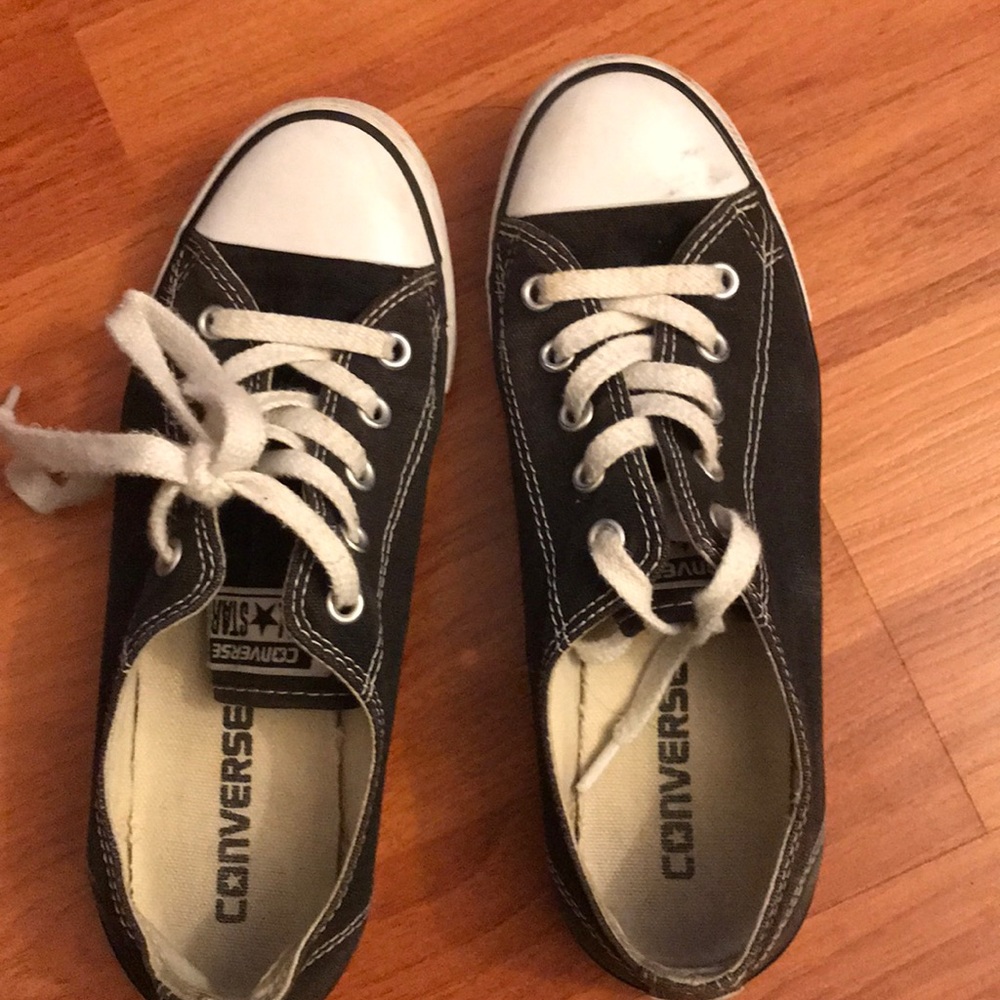 Classic black converse low tops!!